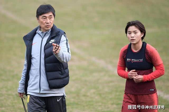 盐贝健人：渴望在训练中证明自己，向任意球大师中村俊辅请教